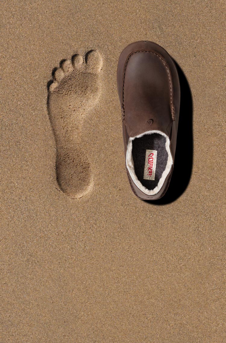 Inspired by the feeling of bare feet in wet sand, the anatomically contoured footbeds deliver instant comfort and lasting support. Footbeds are removable & washable.
